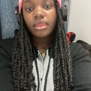 Meet your Posher, Destinee